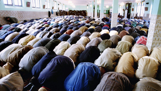 des-musulmans-en-priere-ici-a-la-mosquee-de-marseille-4113961teine_1713